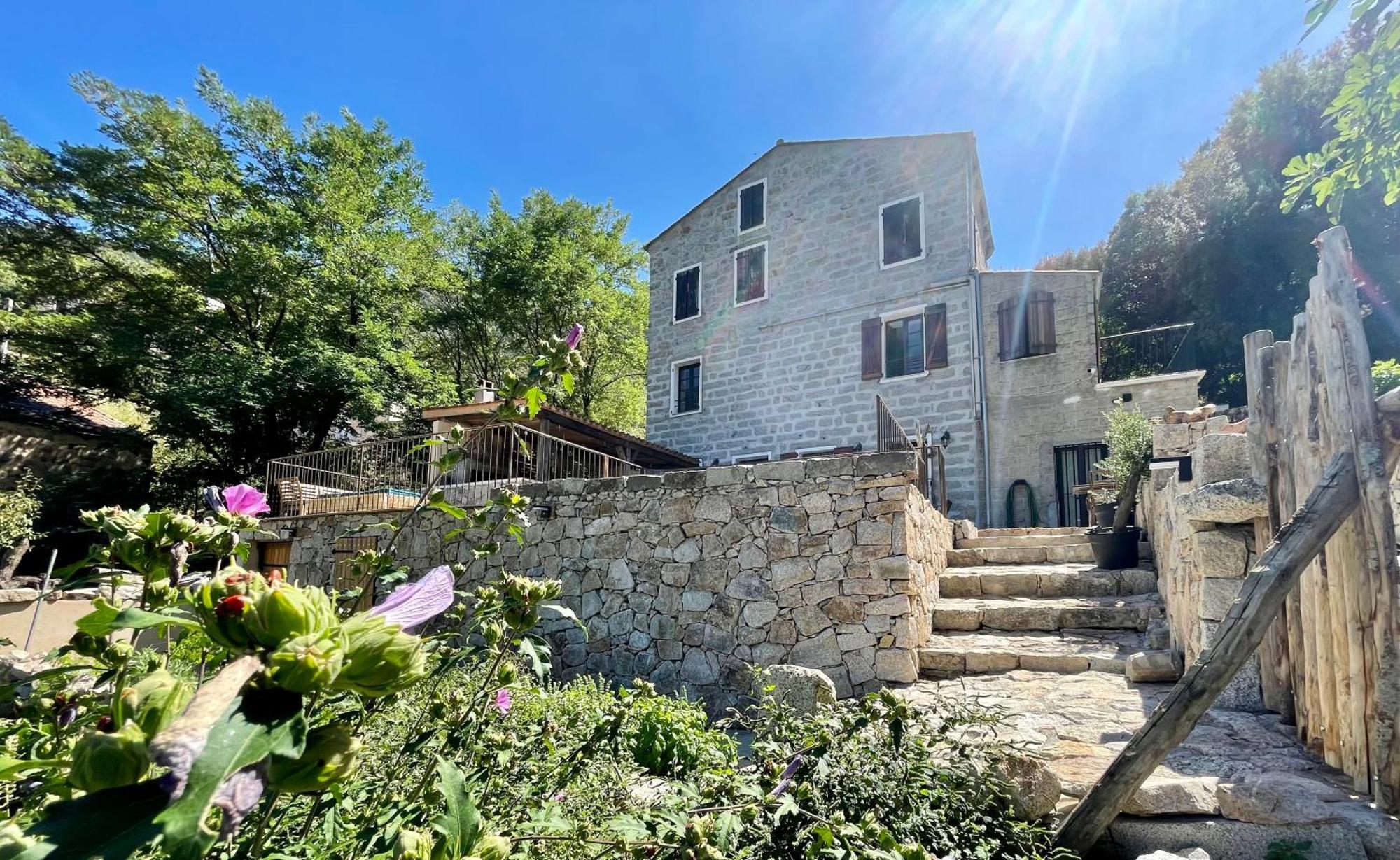 Casa de Férias Casa Arena Authentique Maison De Village Avec Piscine Au Coeur De L'alta Rocca -